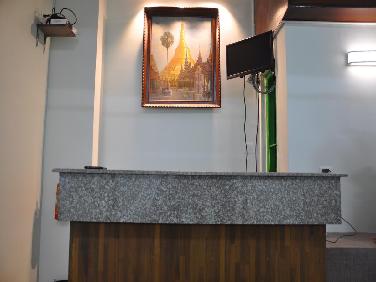 Hostel Latha Yangon Exterior photo